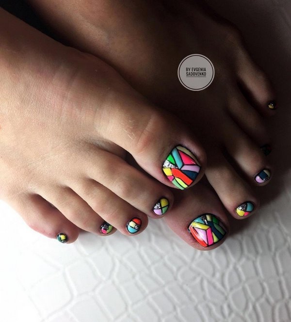 Reka bentuk pedicure musim panas 2024: trend terkini dalam foto