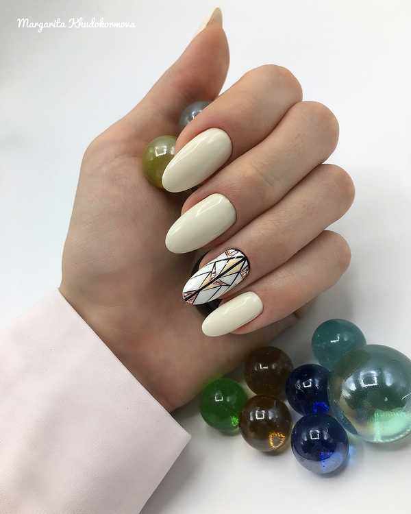 Idea bergaya manicure neutral 2024-2025: berita terkini dan imej teratas