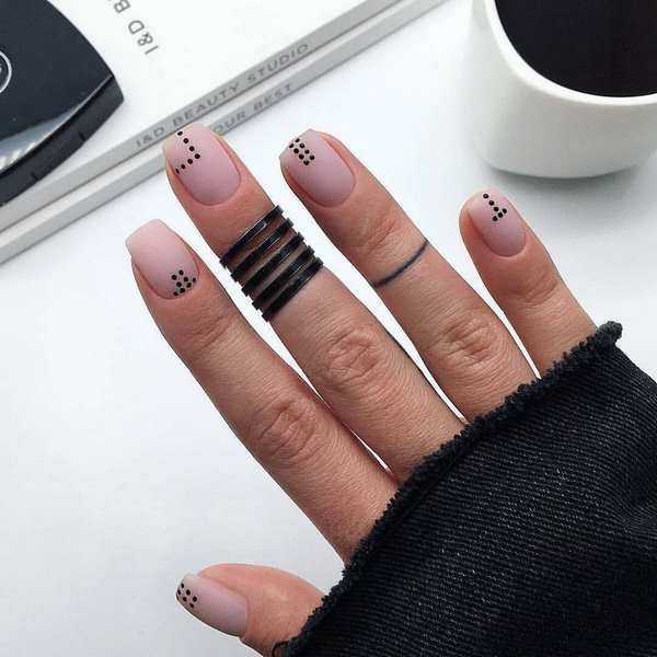 Idea bergaya manicure neutral 2024-2025: berita terkini dan imej teratas