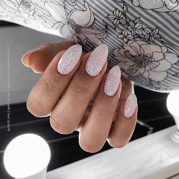 Idea bergaya manicure neutral 2024-2025: berita terkini dan imej teratas