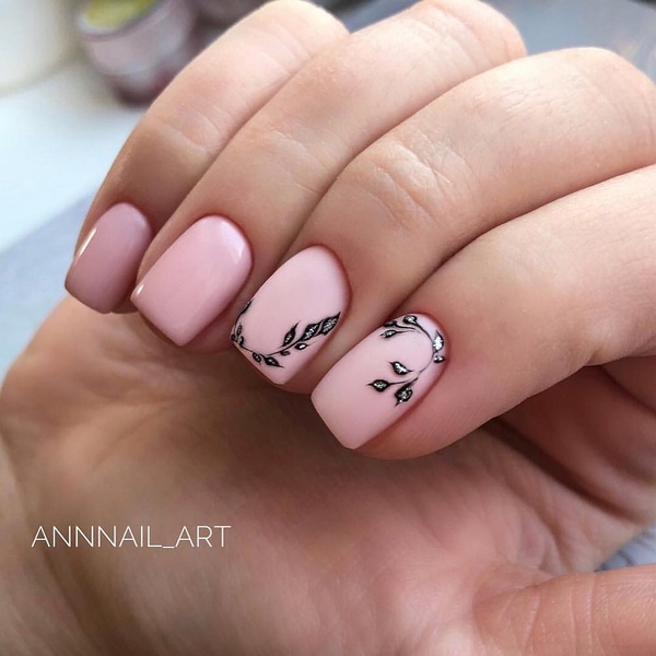 Idea bergaya manicure neutral 2024-2025: berita terkini dan imej teratas
