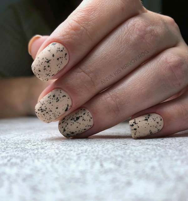 Idea bergaya manicure neutral 2024-2025: berita terkini dan imej teratas