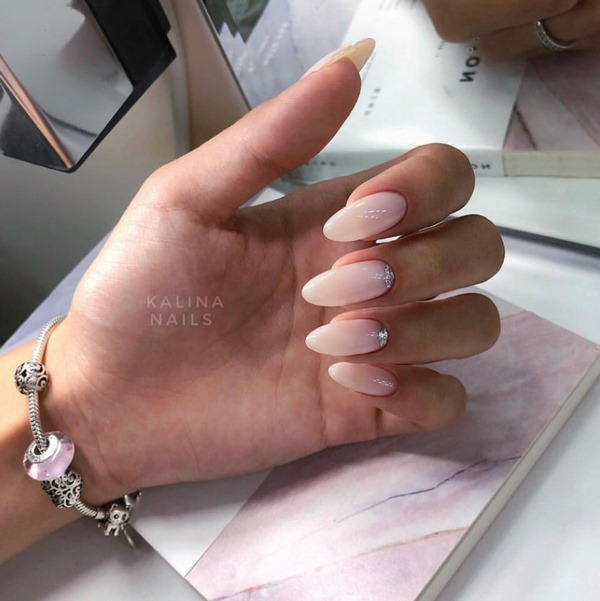 Idea bergaya manicure neutral 2024-2025: berita terkini dan imej teratas