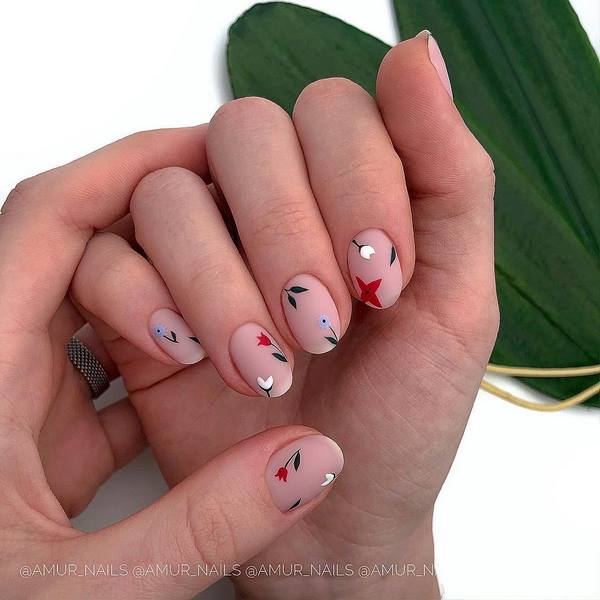 Menawan manicure lembut 2024-2025 - idea yang paling indah untuk reka bentuk lembut marigolds