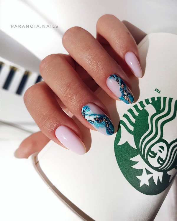 Menawan manicure lembut 2024-2025 - idea yang paling indah untuk reka bentuk lembut marigolds