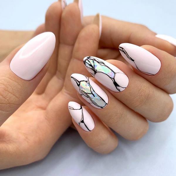 Menawan manicure lembut 2024-2025 - idea yang paling indah untuk reka bentuk lembut marigolds