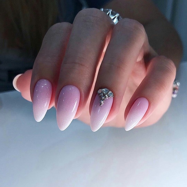 Menawan manicure lembut 2024-2025 - idea yang paling indah untuk reka bentuk lembut marigolds