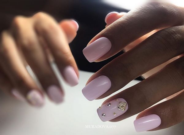 Menawan manicure lembut 2024-2025 - idea yang paling indah untuk reka bentuk lembut marigolds