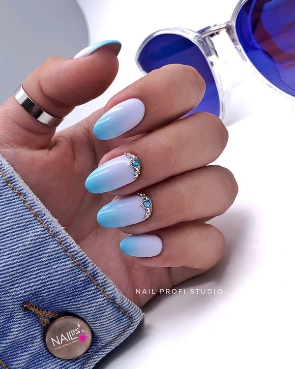 Menawan manicure lembut 2024-2025 - idea yang paling indah untuk reka bentuk lembut marigolds
