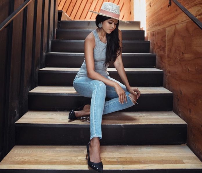 Jeans wanita bergaya baru: model dan gaya terbaik musim ini 2024-2025