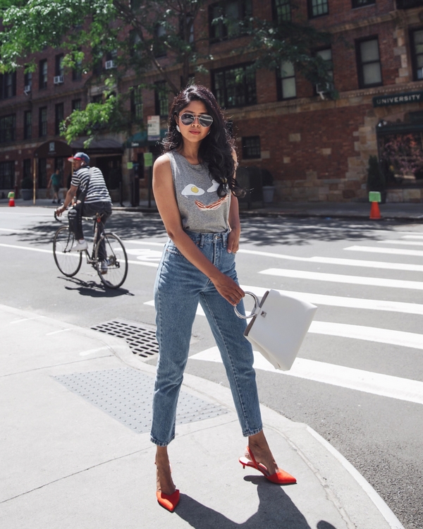 Jeans wanita bergaya baru: model dan gaya terbaik musim ini 2024-2025