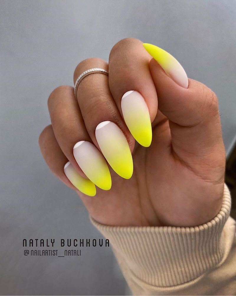 Manicure matte bergaya 2024-2025: foto, berita, idea-idea manicure matte