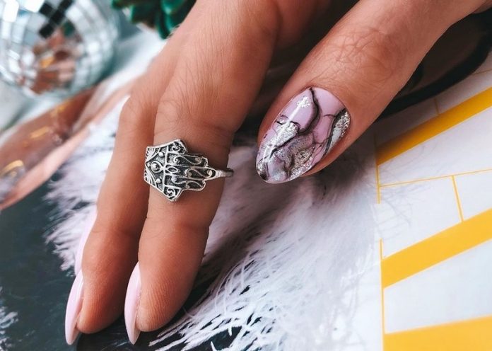 Idea kreatif untuk manicure marmar 2024-2025: berita reka bentuk segar
