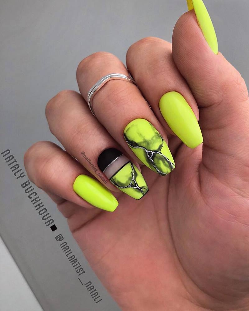 Idea kreatif untuk manicure marmar 2024-2025: berita reka bentuk segar