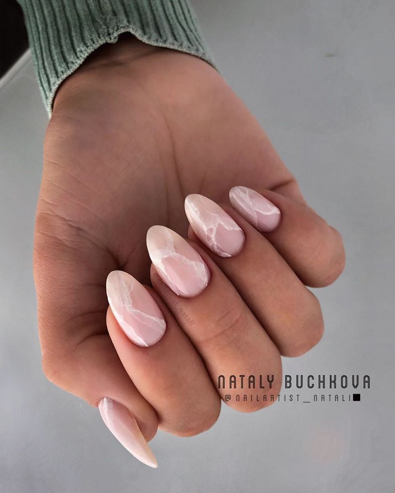 Idea kreatif untuk manicure marmar 2024-2025: berita reka bentuk segar