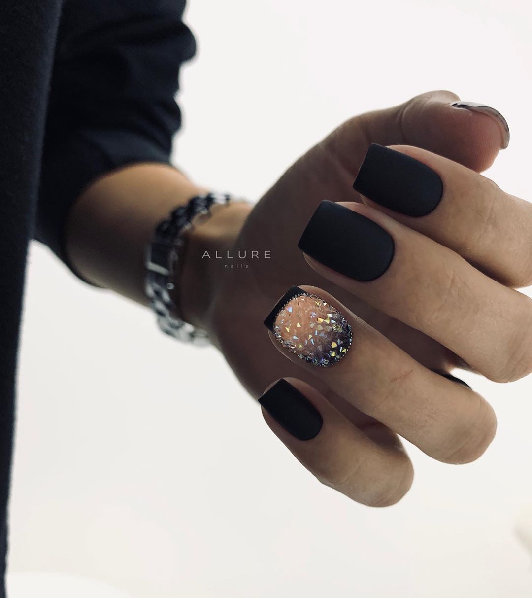 The most beautiful manicure trends in the season 2024-2025: top new products, the best ideas in the photo