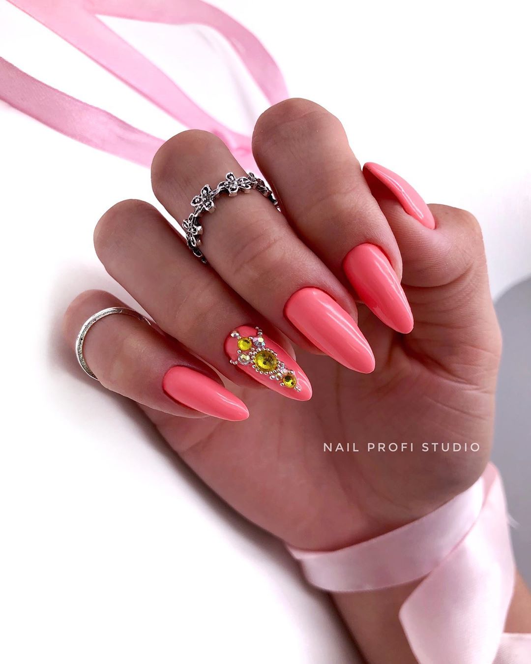 The most beautiful manicure trends in the season 2024-2025: top new products, the best ideas in the photo