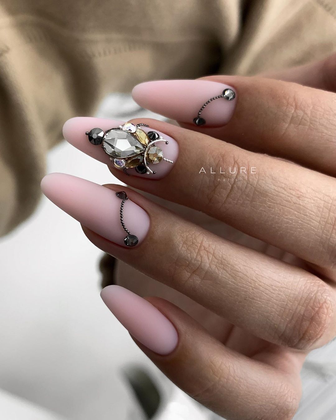 The most beautiful manicure trends in the season 2024-2025: top new products, the best ideas in the photo